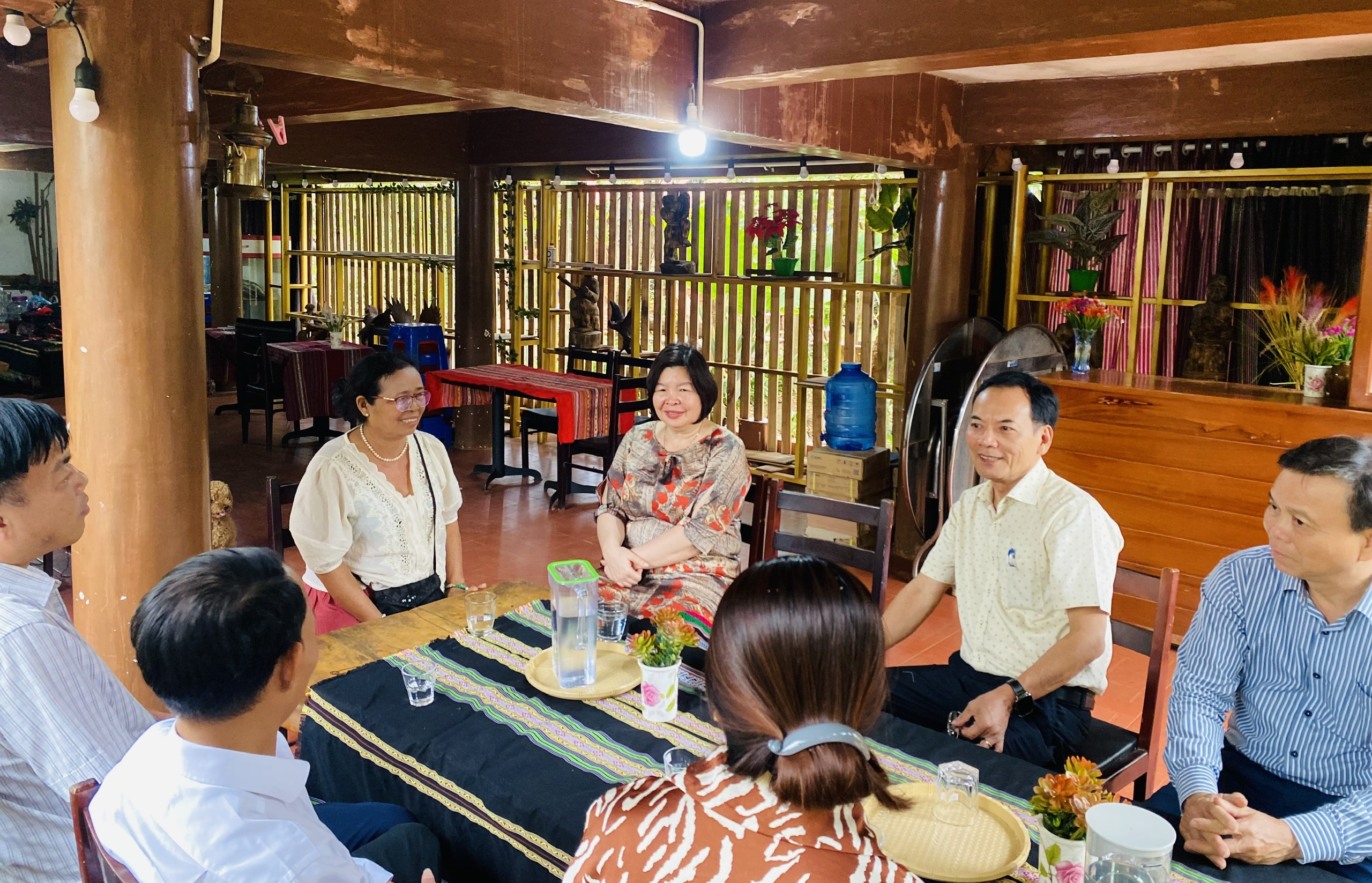 làm việc  tại HTX